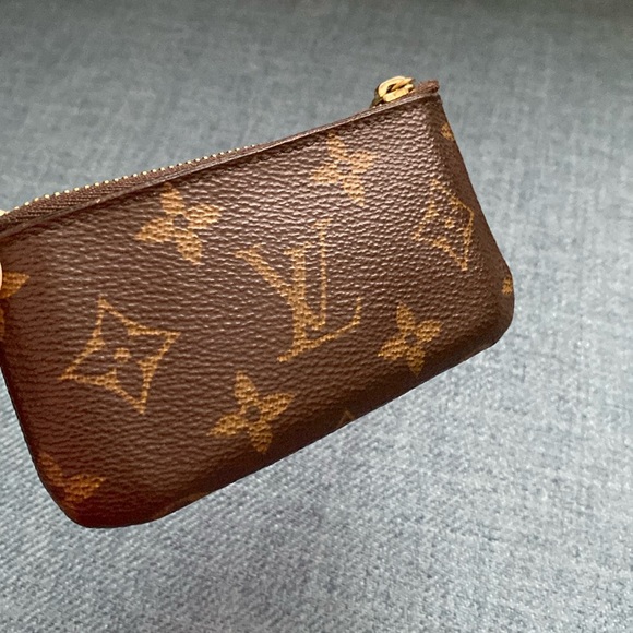 Louis Vuitton Monogram Key Pouch - Picture 14 of 16